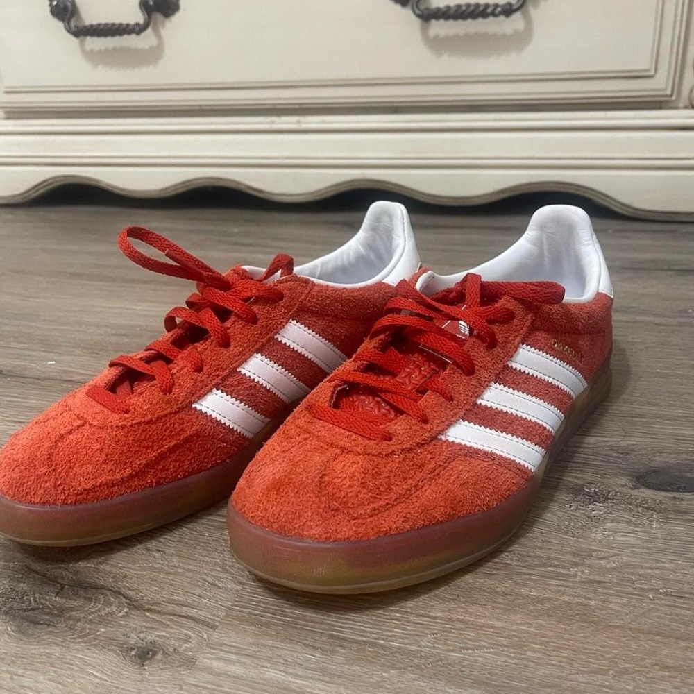 Adidas Gazelle Size 7 in Bold Orange Gum